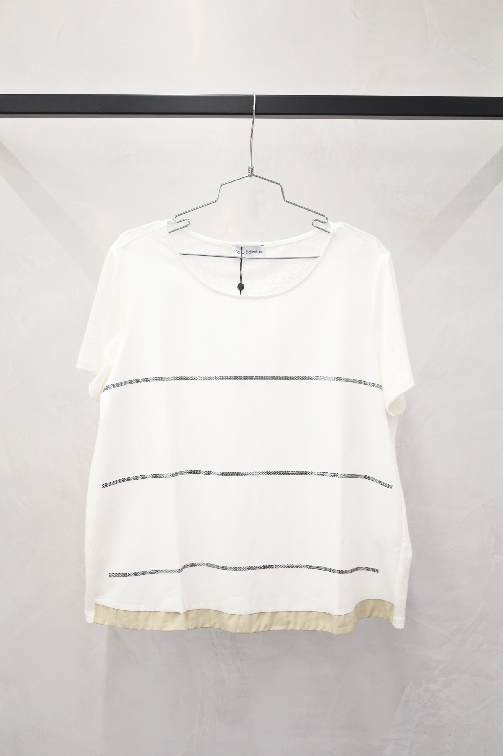 Maglia bianca con ricamo